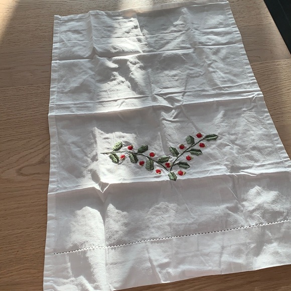Christmas 🎄 ✨April Cornell Embroidered Cotton Tablecloth - Picture 8 of 8